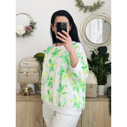 Megi nagyobb fazonú virágos felső, zöld